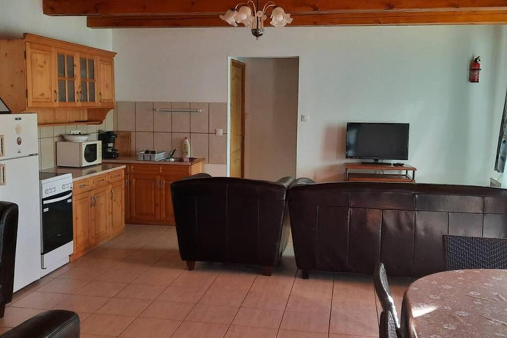 Andrea Nyaralohaz Villa Kovagoors Ngoại thất bức ảnh